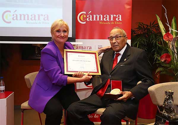 RECONOCIMIENTO A LA AMPLIA TRAYECTORIA DE «Fernando Escobillas»