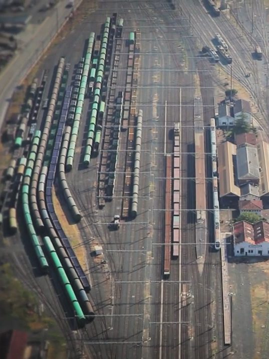 Trenes estacionados en la playa de vías de Adif de Miranda de Ebro