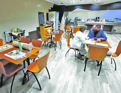 Se necesita camarera para el bar del hospital.
