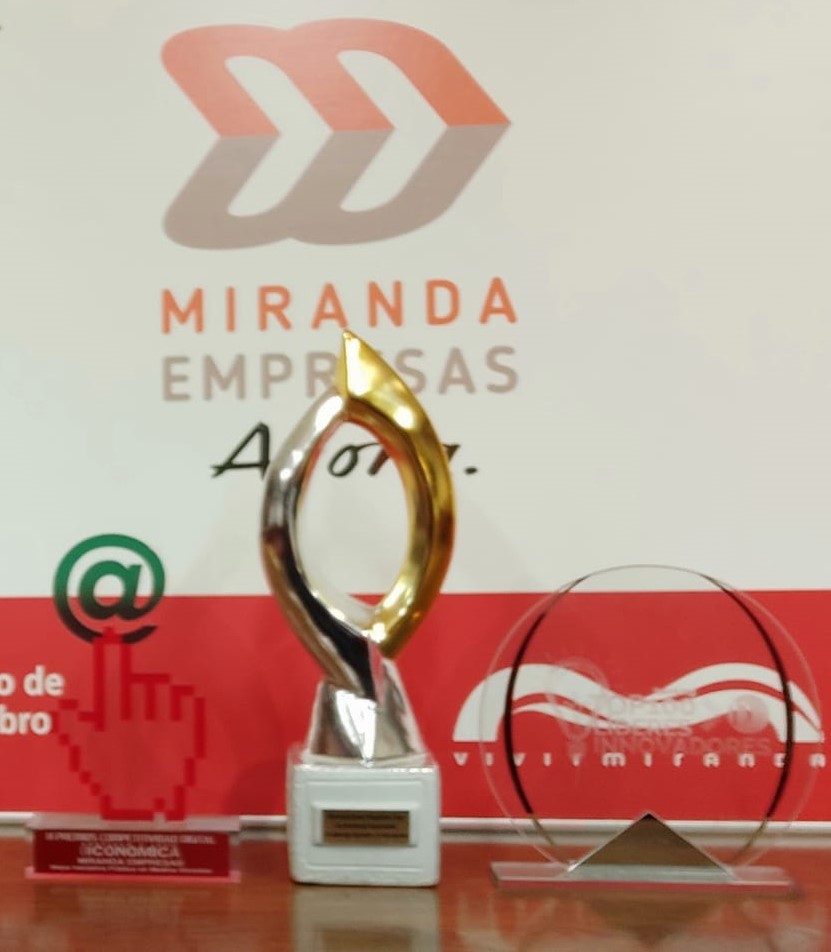 3 premios en sala permanentes